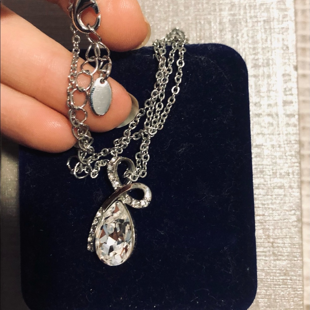 Pretty necklace - Picture 2 of 5